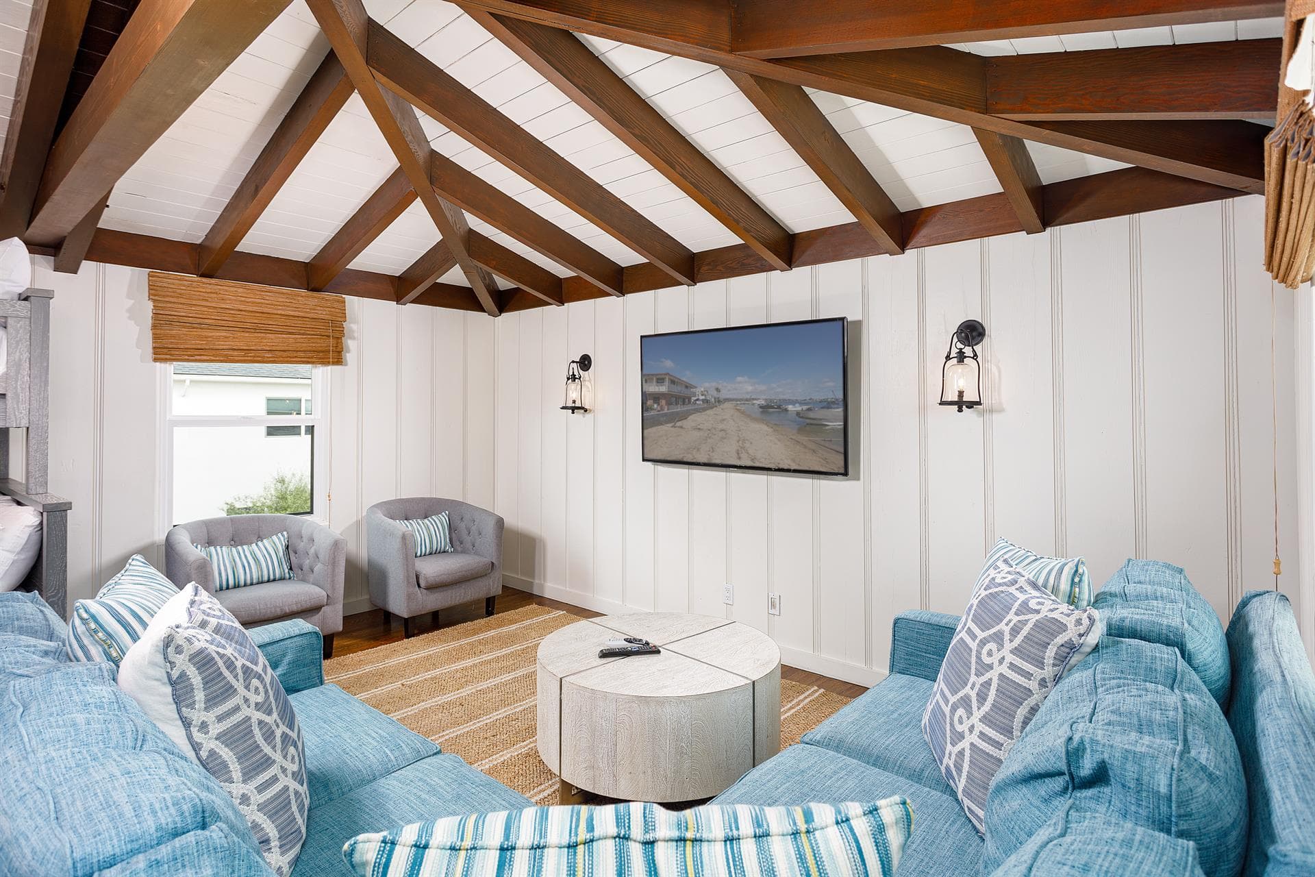 Harbor Beach Escape - Image 25