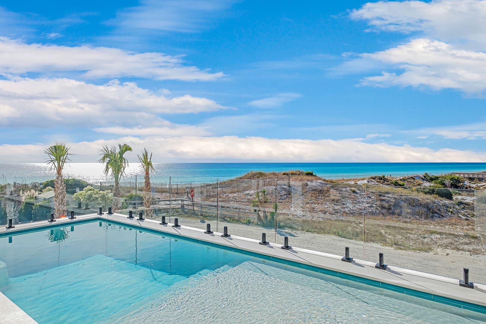 Emerald Le Luxe - Image 2