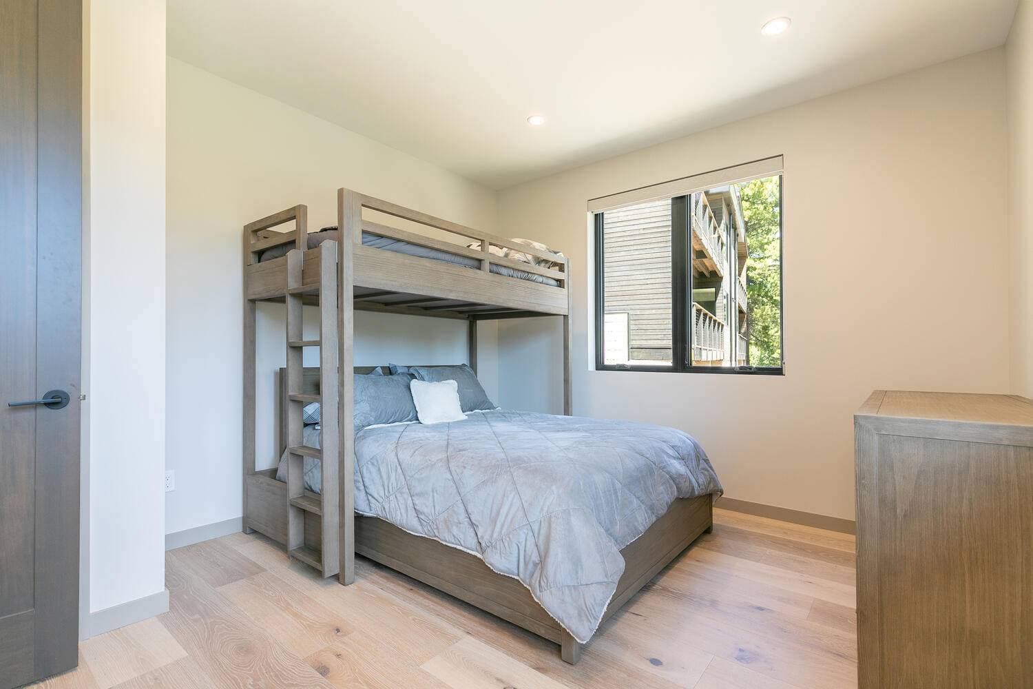 Larkspur Luxe - Image 21