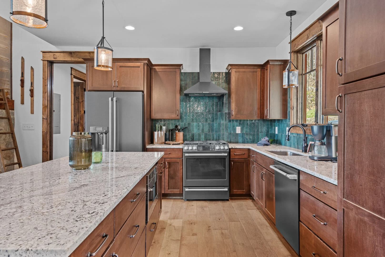 Llama Creek Cabin at Eagles Nest - Image 11