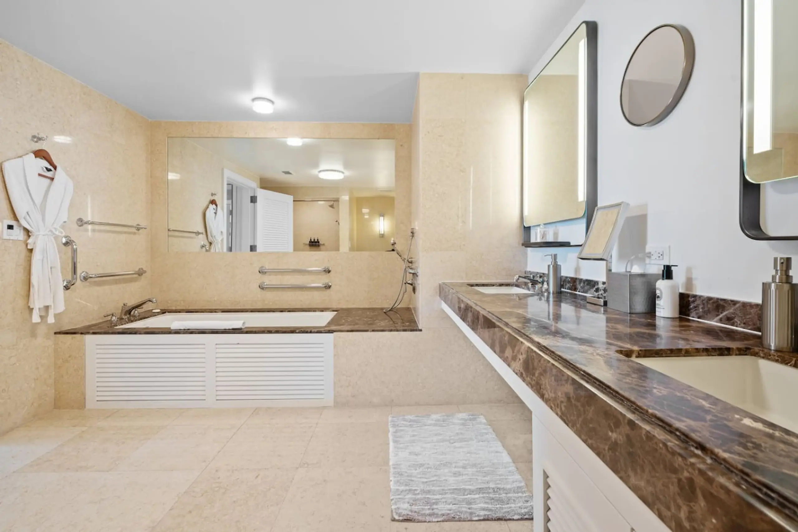 Elysian Residence #1605 at The Ritz-Carlton - Image 12