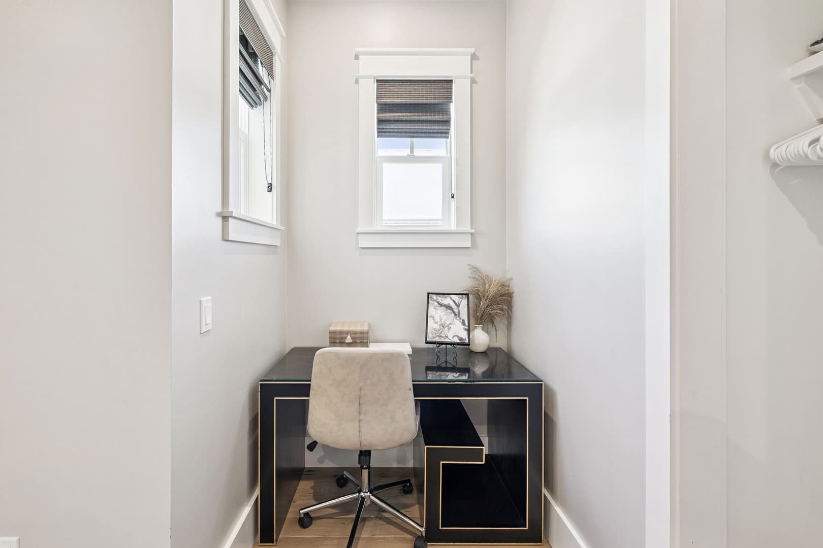 Anna Blue - Image 32