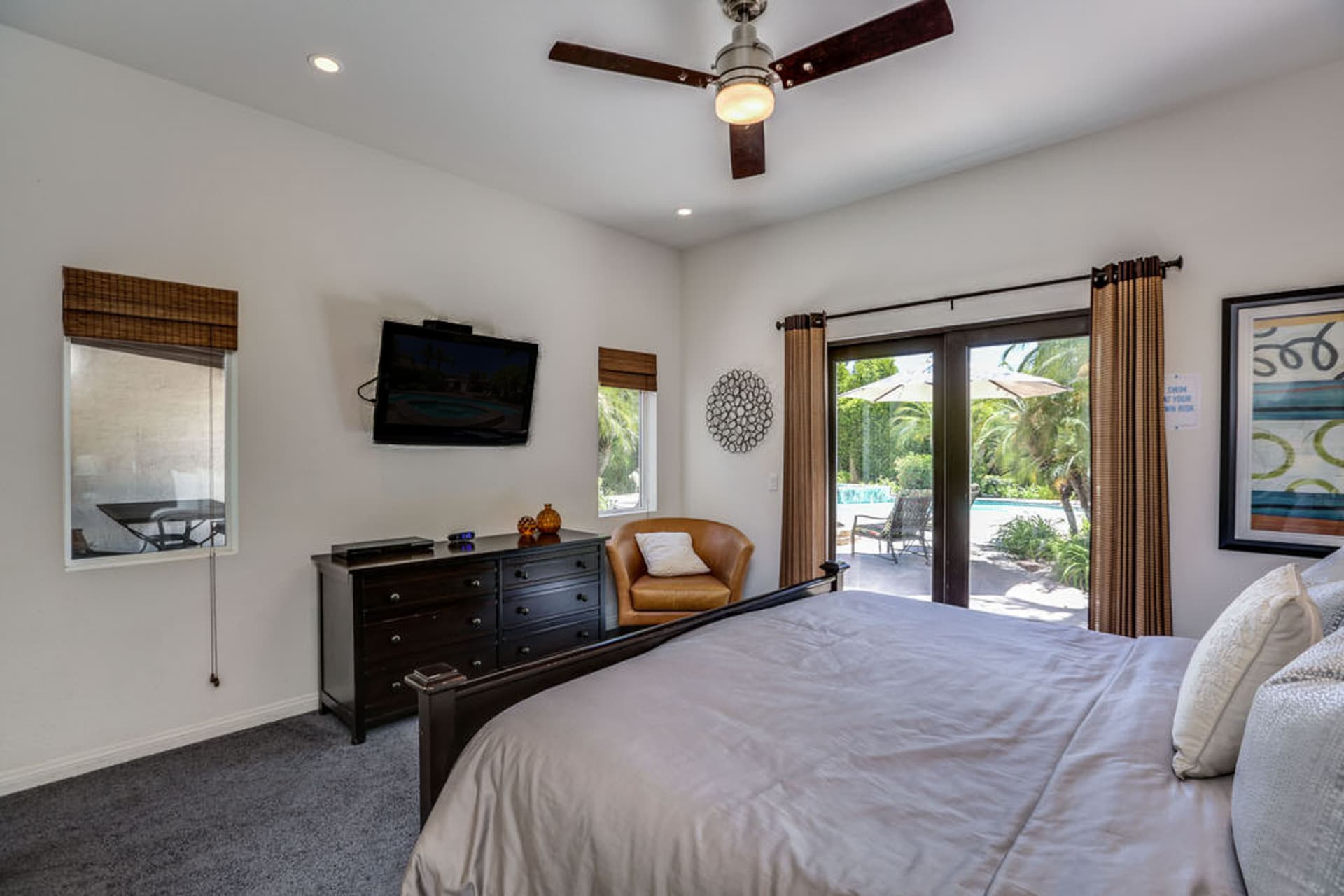 Poolside Terrace - Image 11