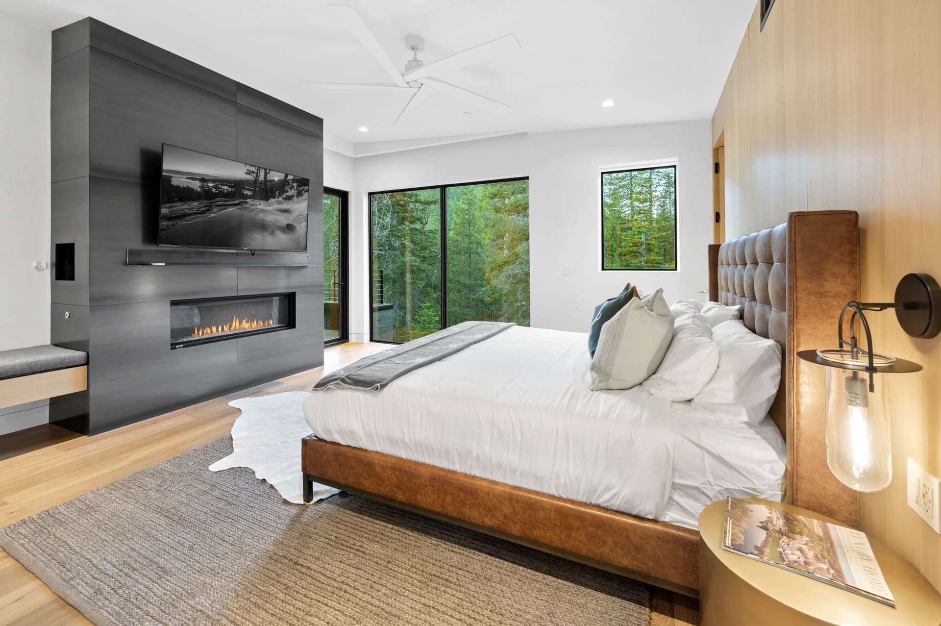 Modern Creekside Retreat - Image 14