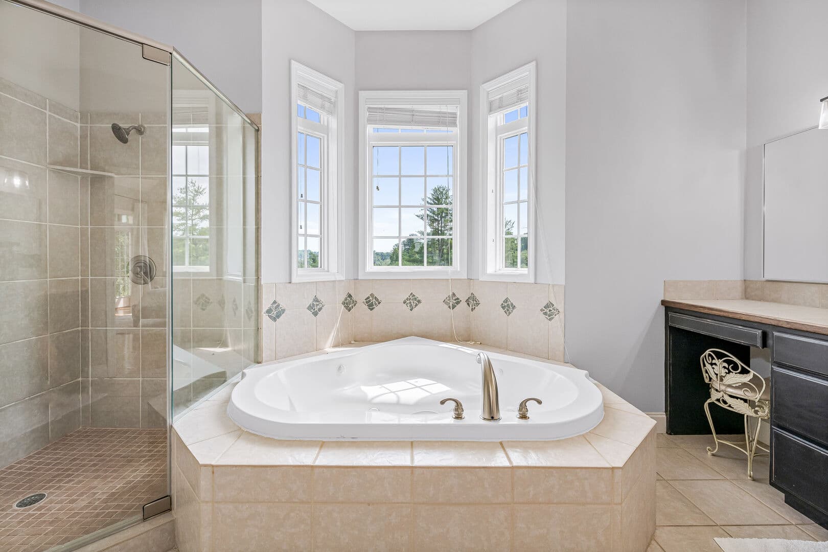 Nader Manor - Image 13