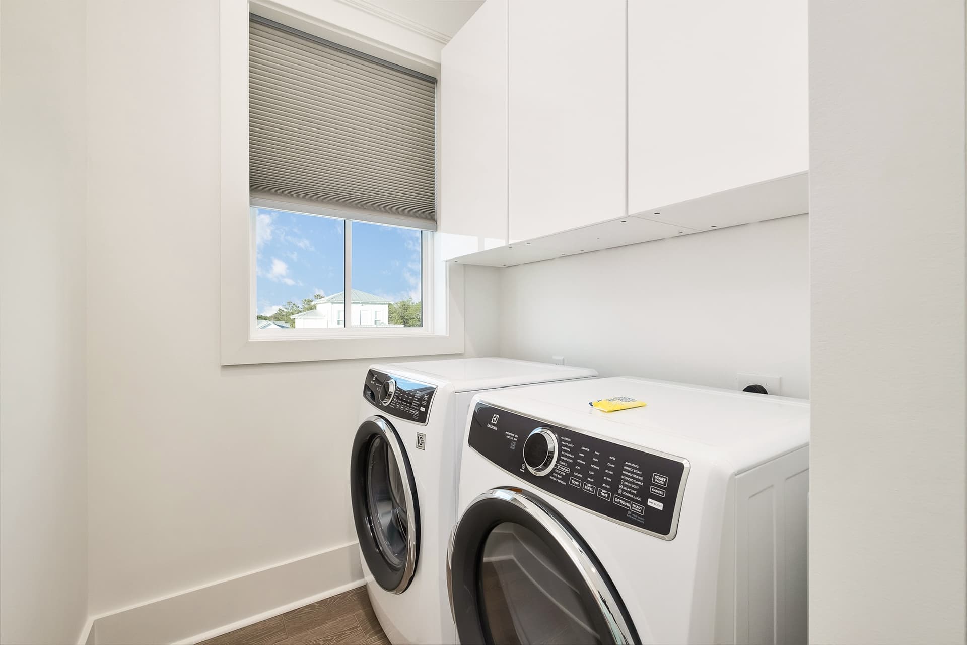 Emerald Palms - Image 34