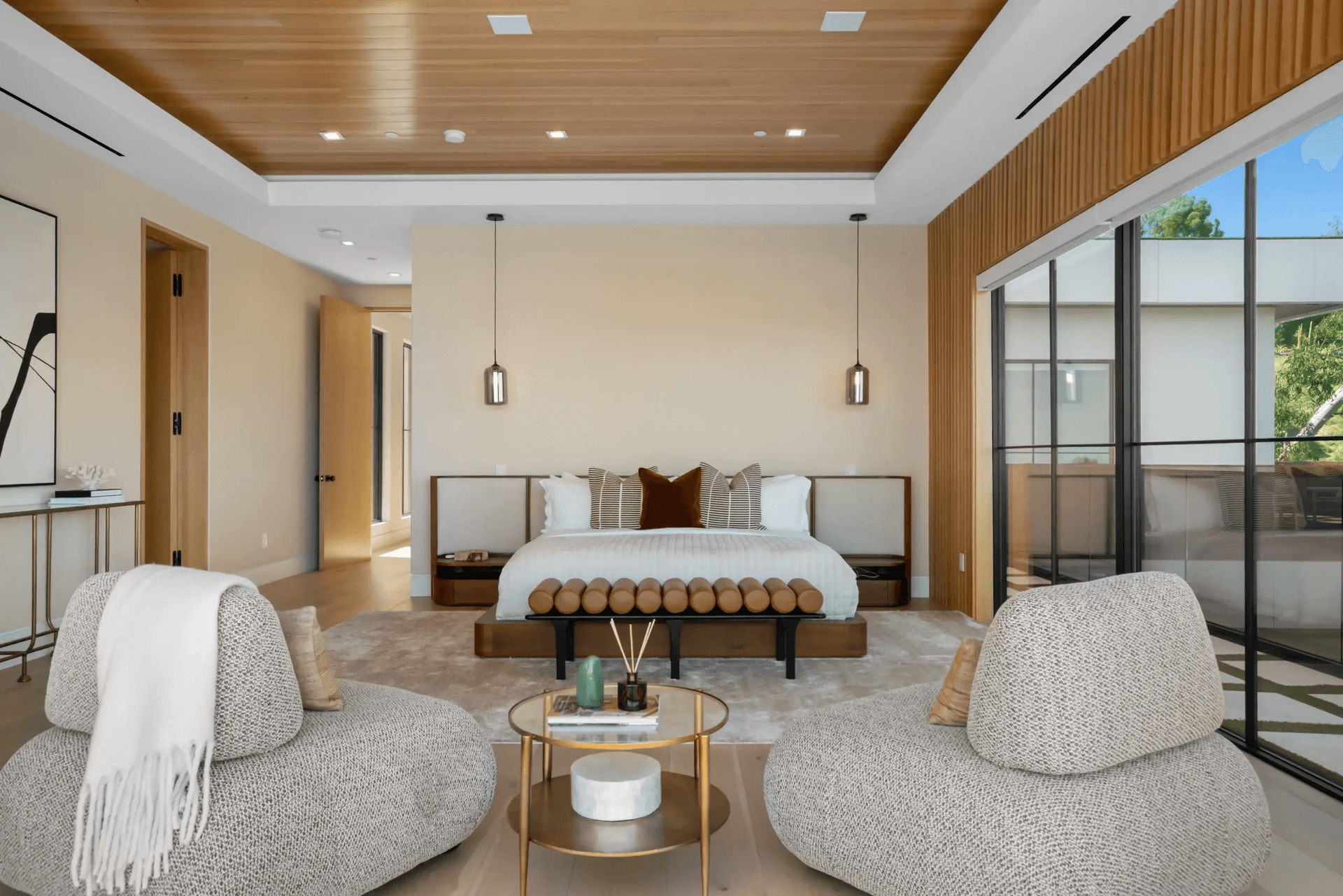 Linda Flora - Image 27