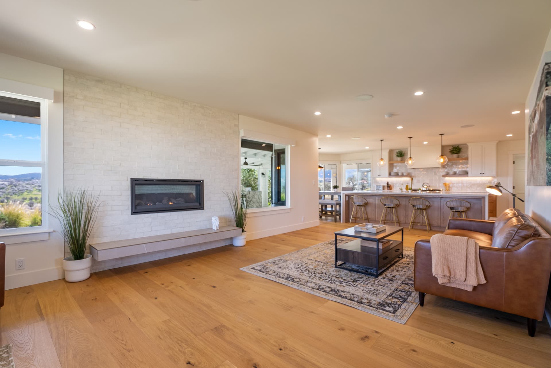 Mira Vista Manor - Image 17