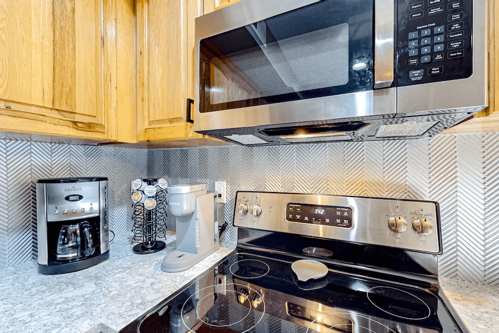 Still Lake Getaway - Image 5