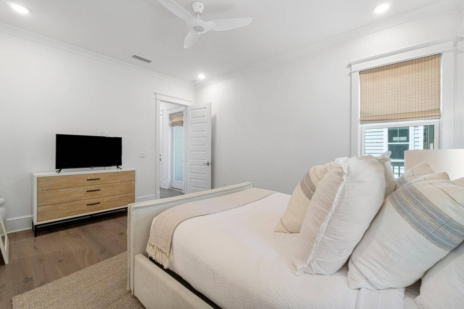 Palm Tree Paradise - Image 15