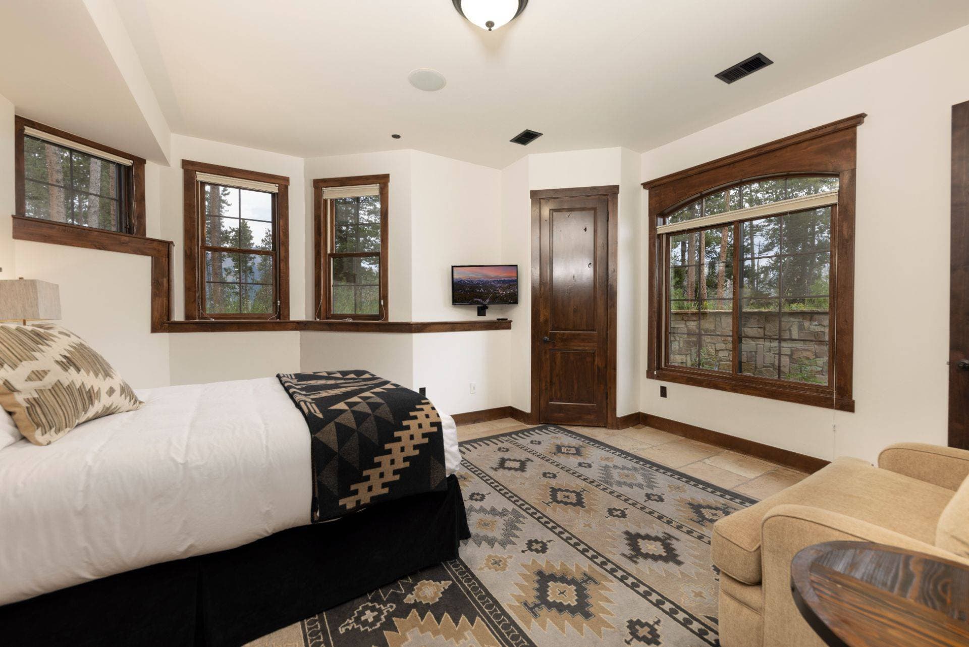 Estate at Baldy Ridge - Image 33