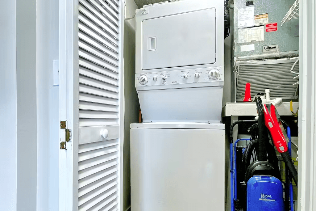 Reflections on the Gulf - Image 26