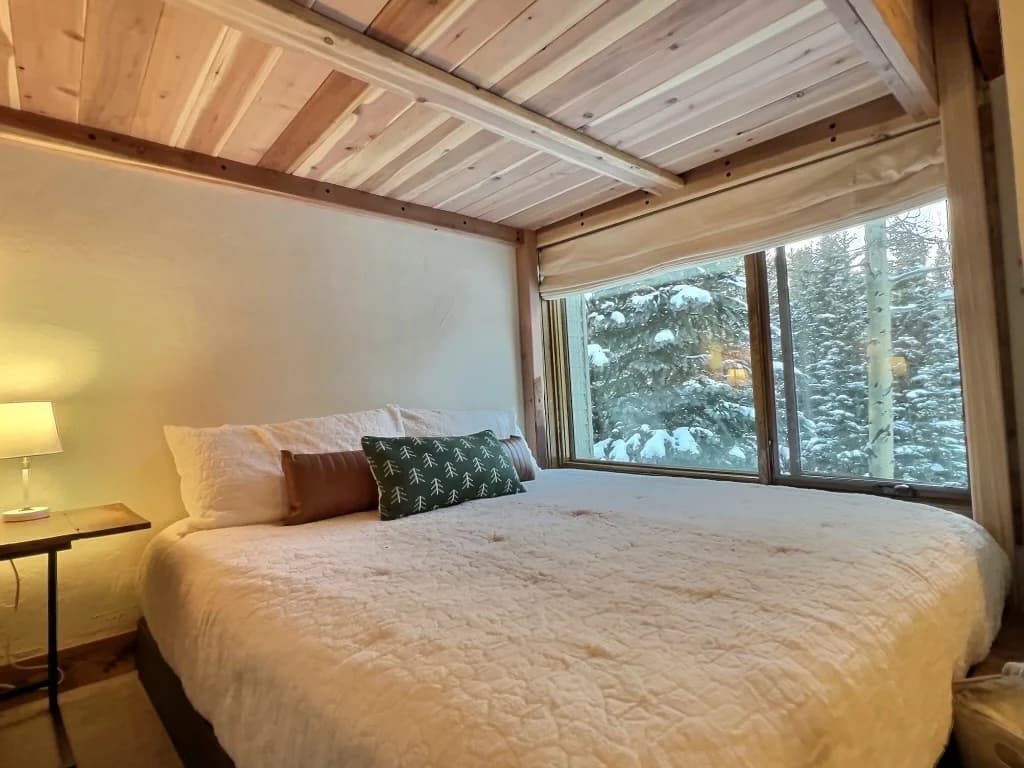 Creekside Chateau - Image 37