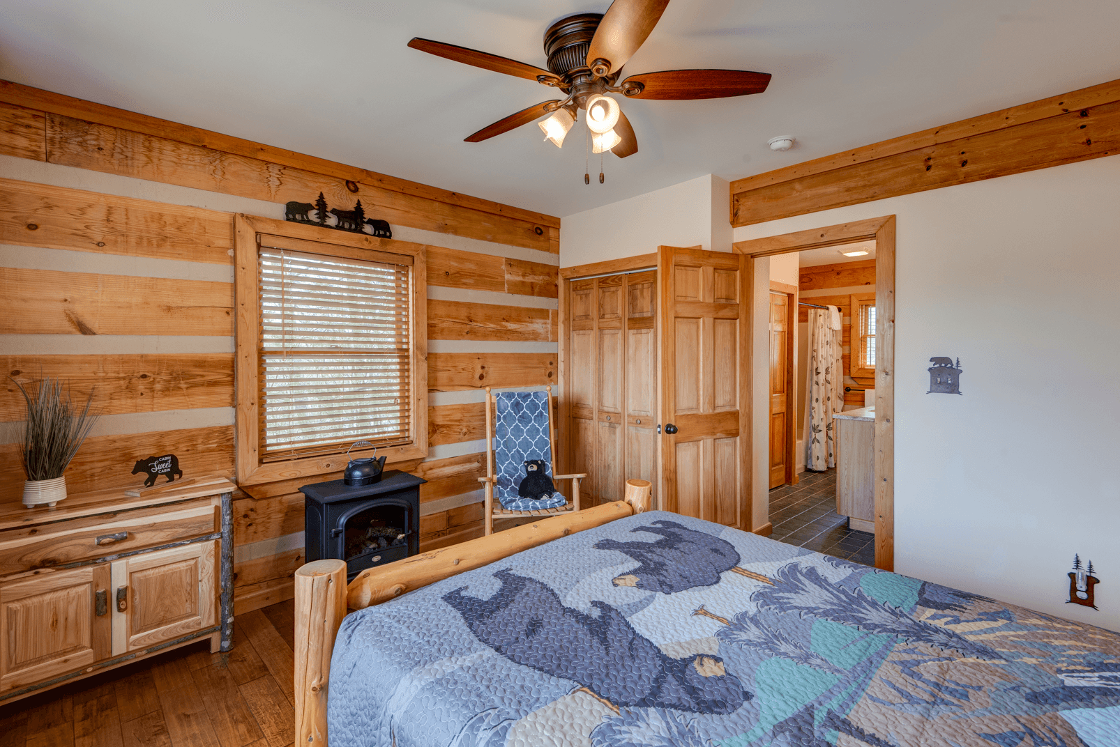 Cozy Bear Cabin - Image 19