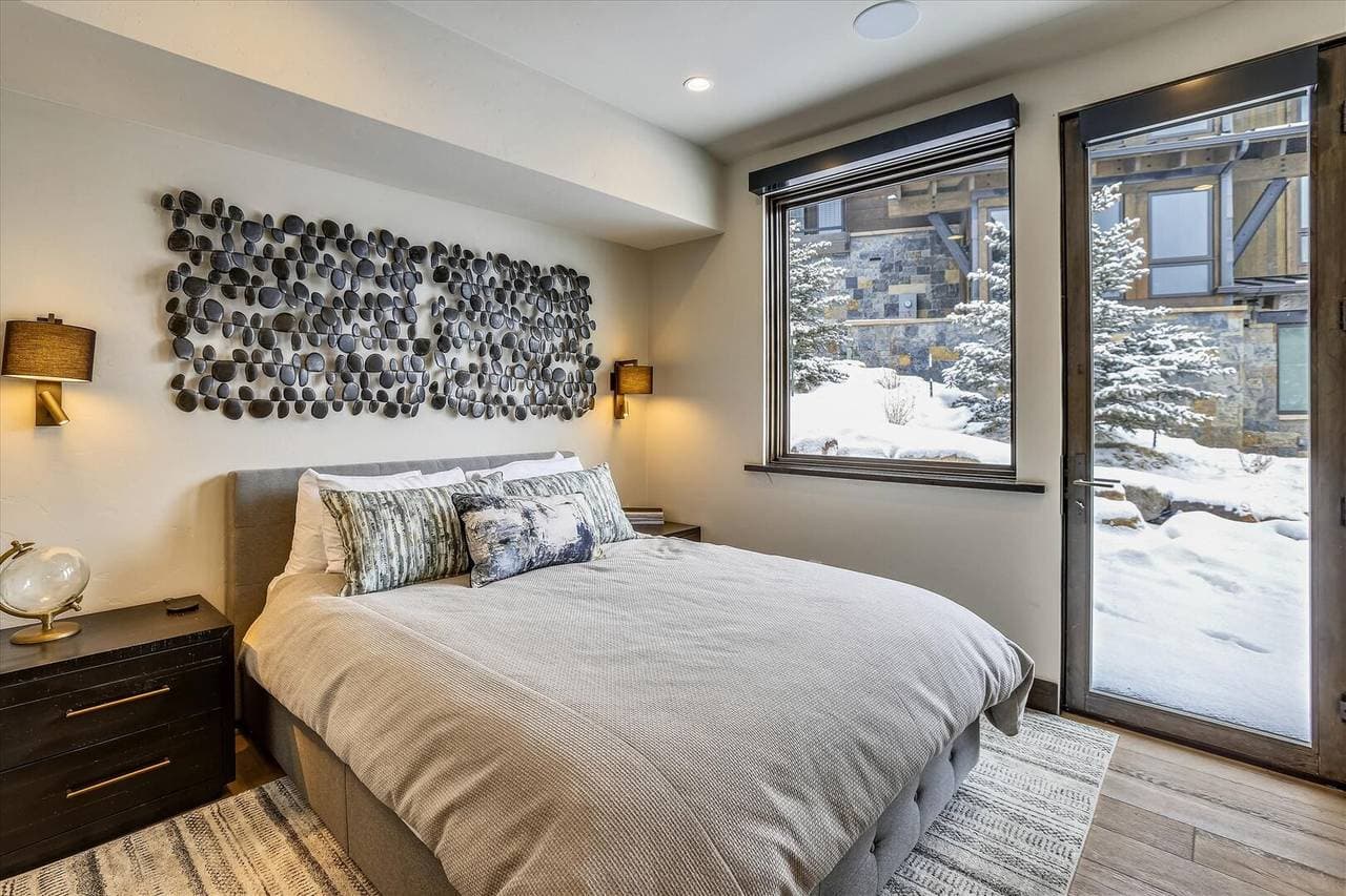 Falcon Haus - Image 18