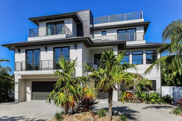 Surf-Side Beach House - Image 9