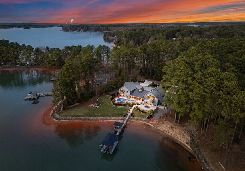 Lucent Sunset Retreat - Image 3