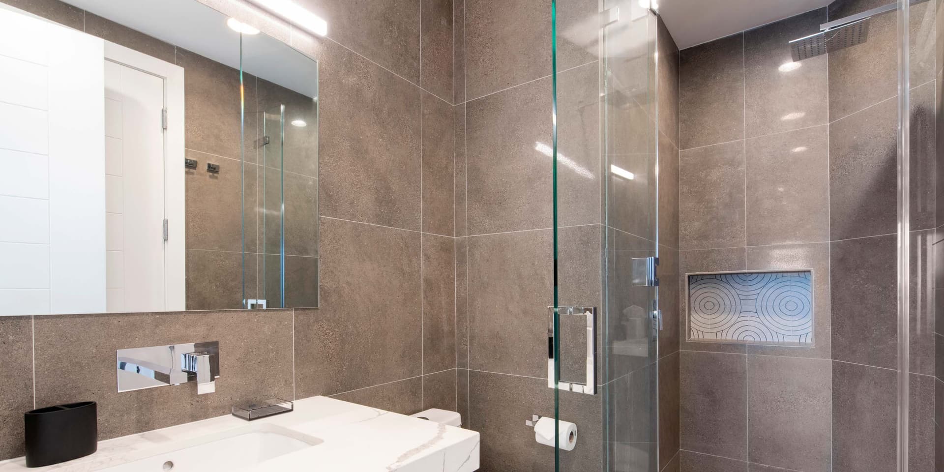 Shoreline Splendor - Image 13