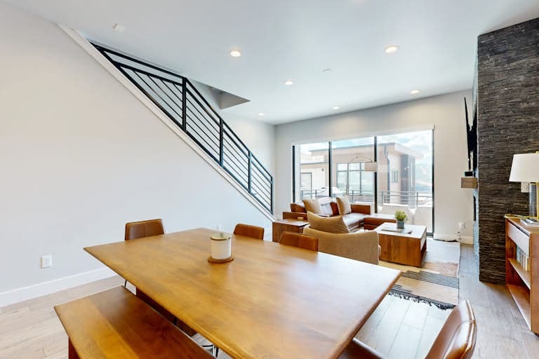 Luxury Hideout Overlook - Image 5