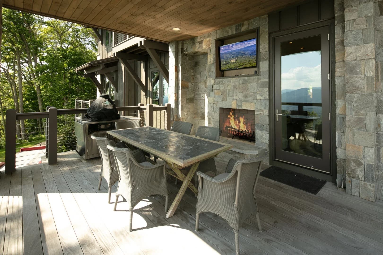 Outside Inn Place - Image 37