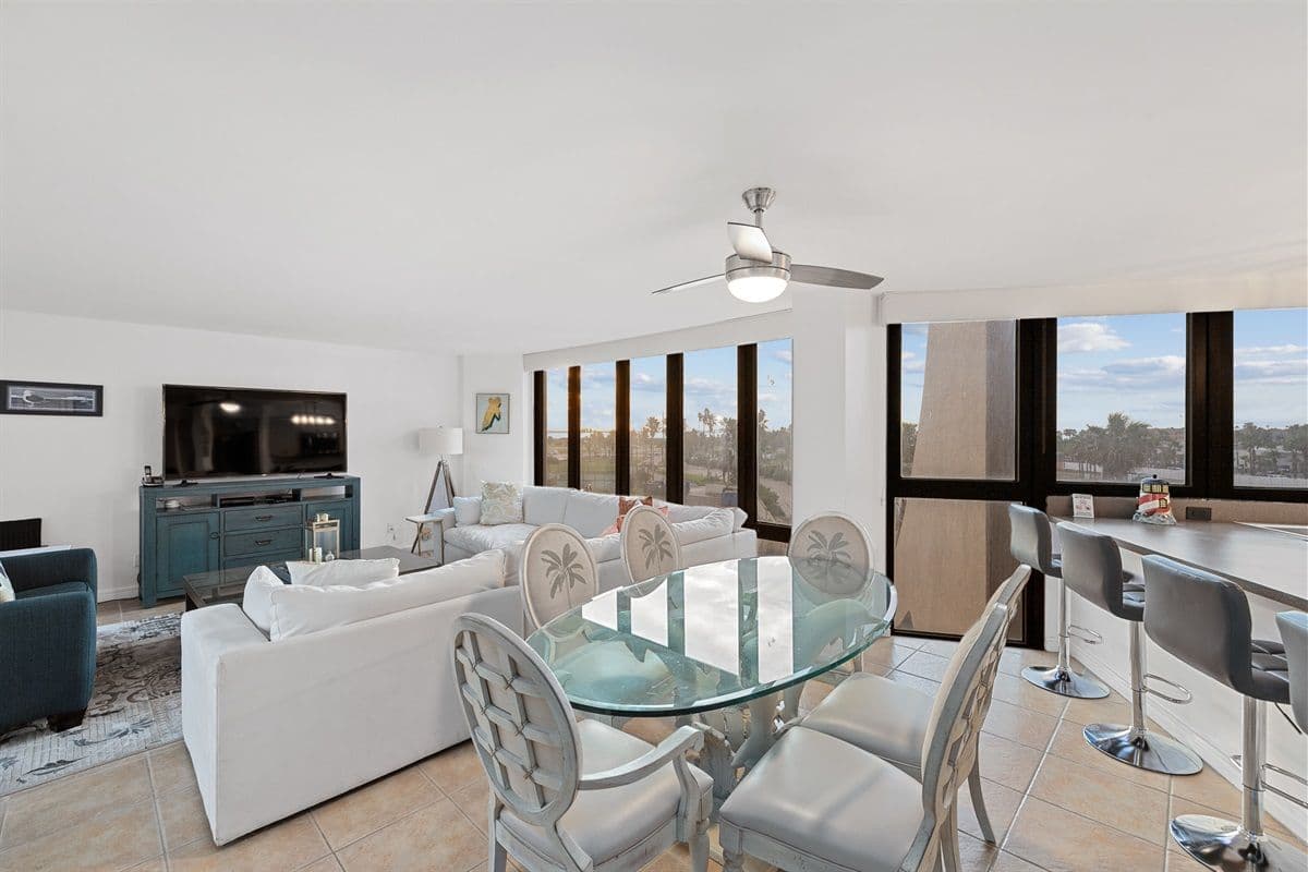 Bridgepoint Residence - Image 11