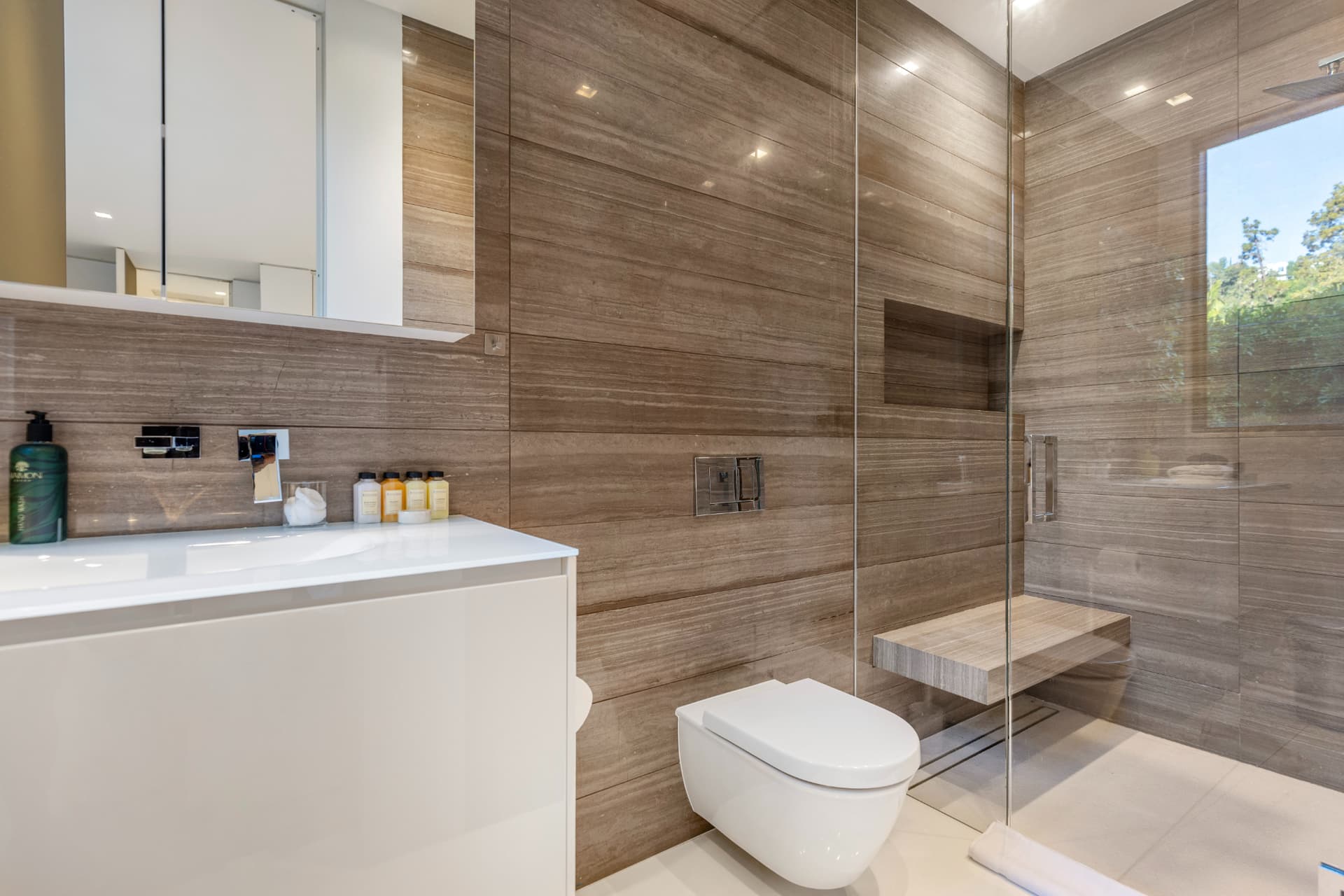 Lago Vista Modern - Image 33