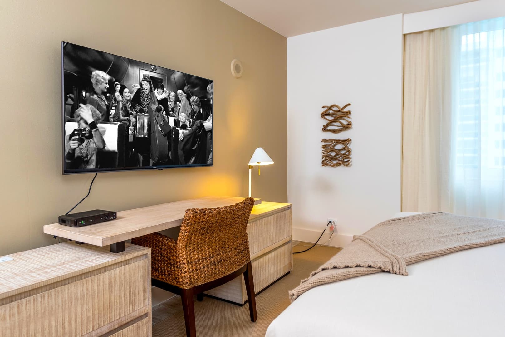 1 Hotel & Homes Condo #906 - Image 7