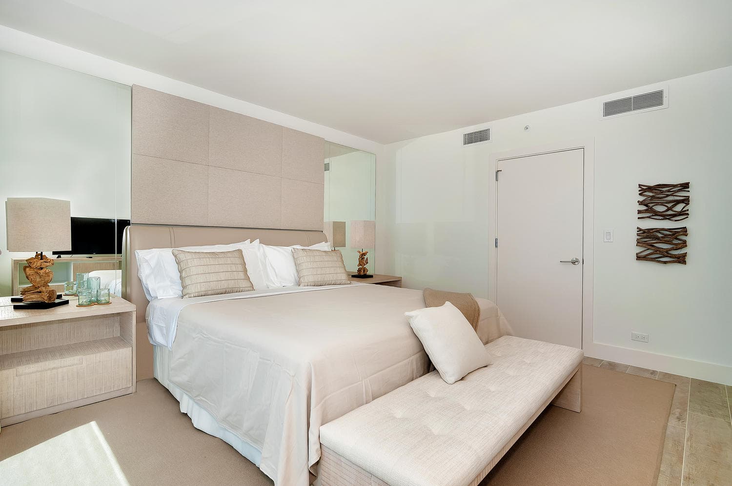 1 Hotel Residence #919 - Image 8