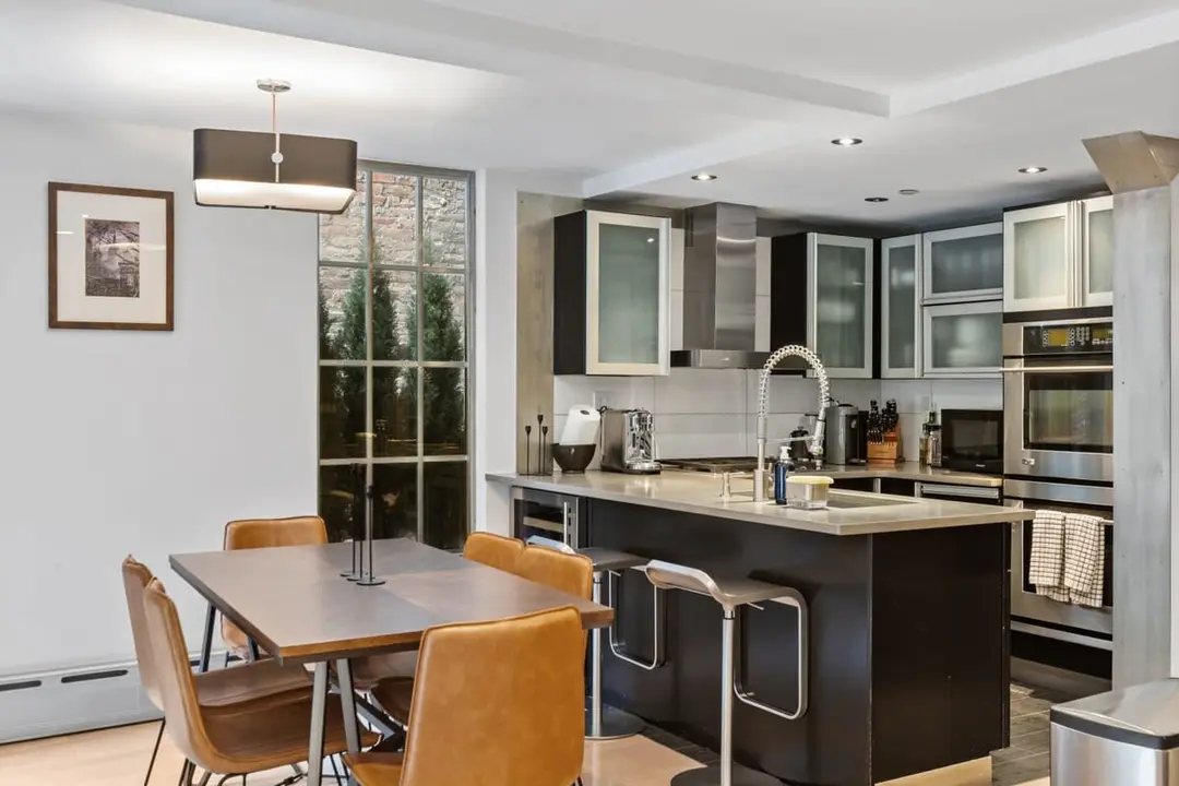 Charles Court - Image 5