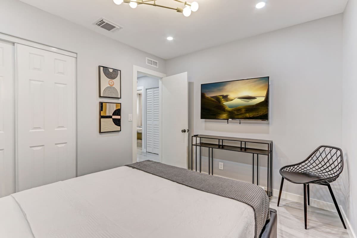 Hallandale Beach Home - Image 12