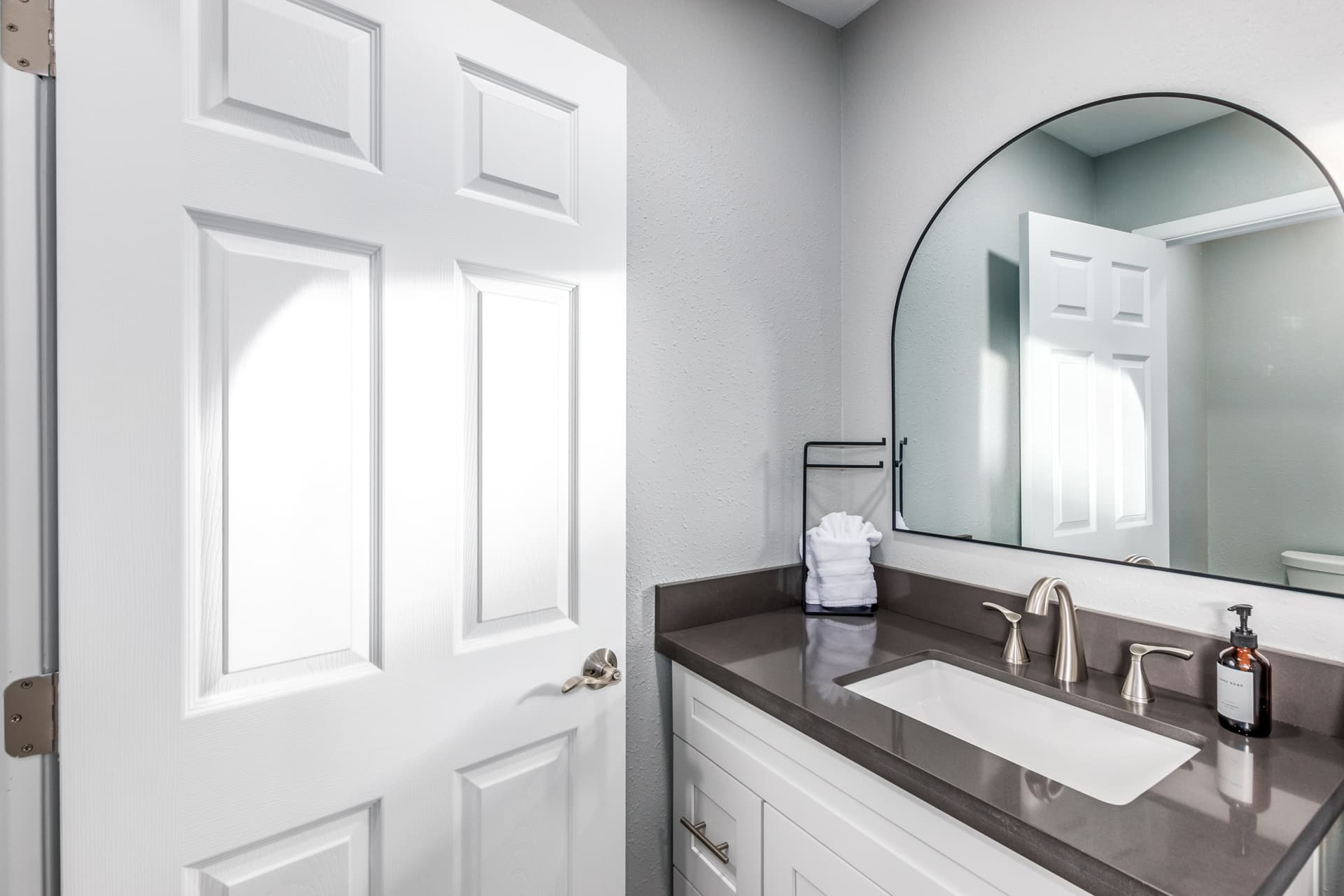 Monterey Retreat - Image 21