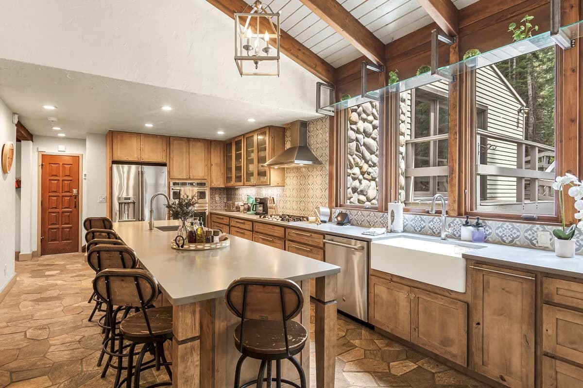 Creekside Chateau - Image 10