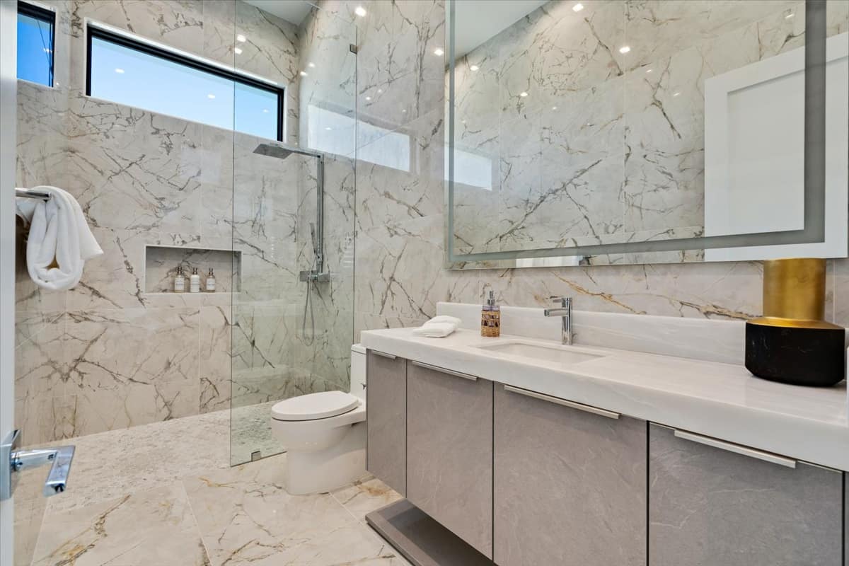 Bravo Villa #10 - Image 49