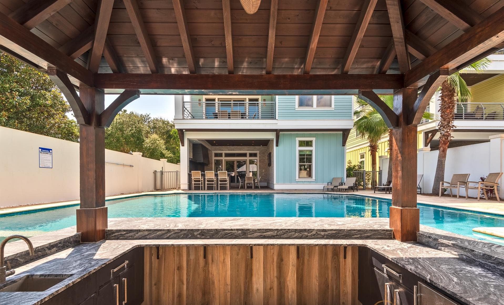 Life Aquatic Villa - Image 24