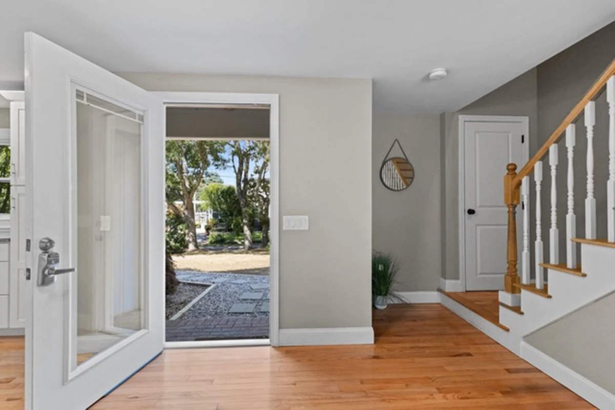 Shore House - Image 2