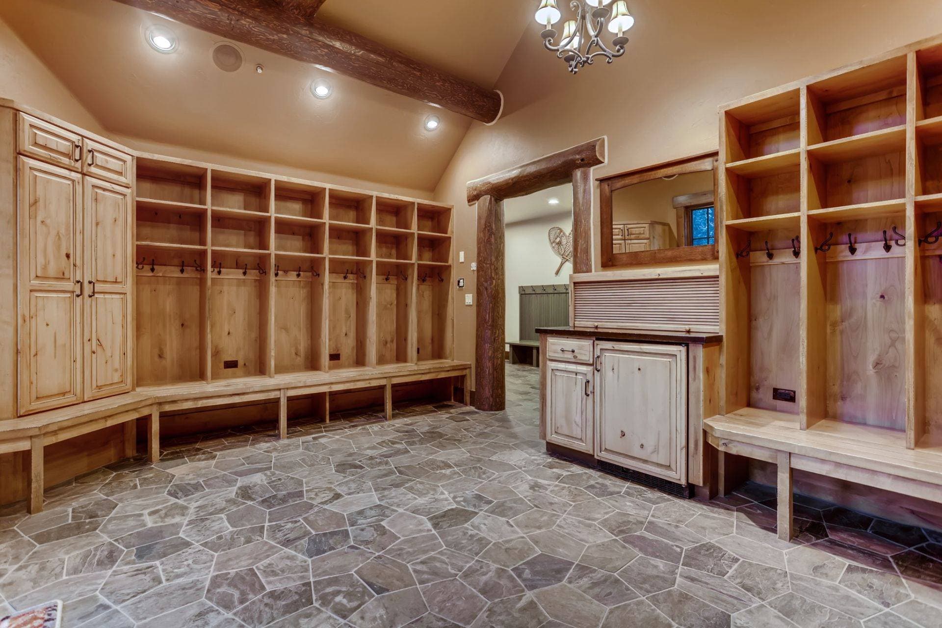 Ski Hi Lodge - Image 28