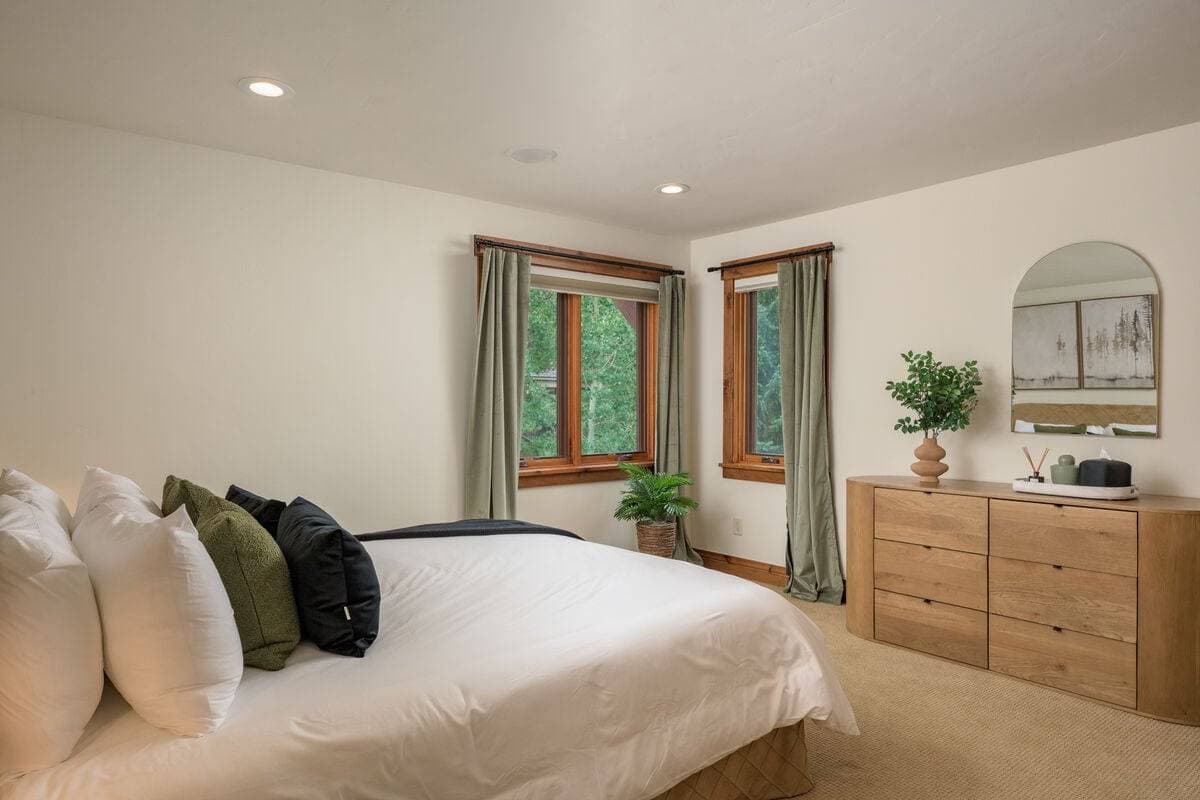 Four Sisters - Image 72