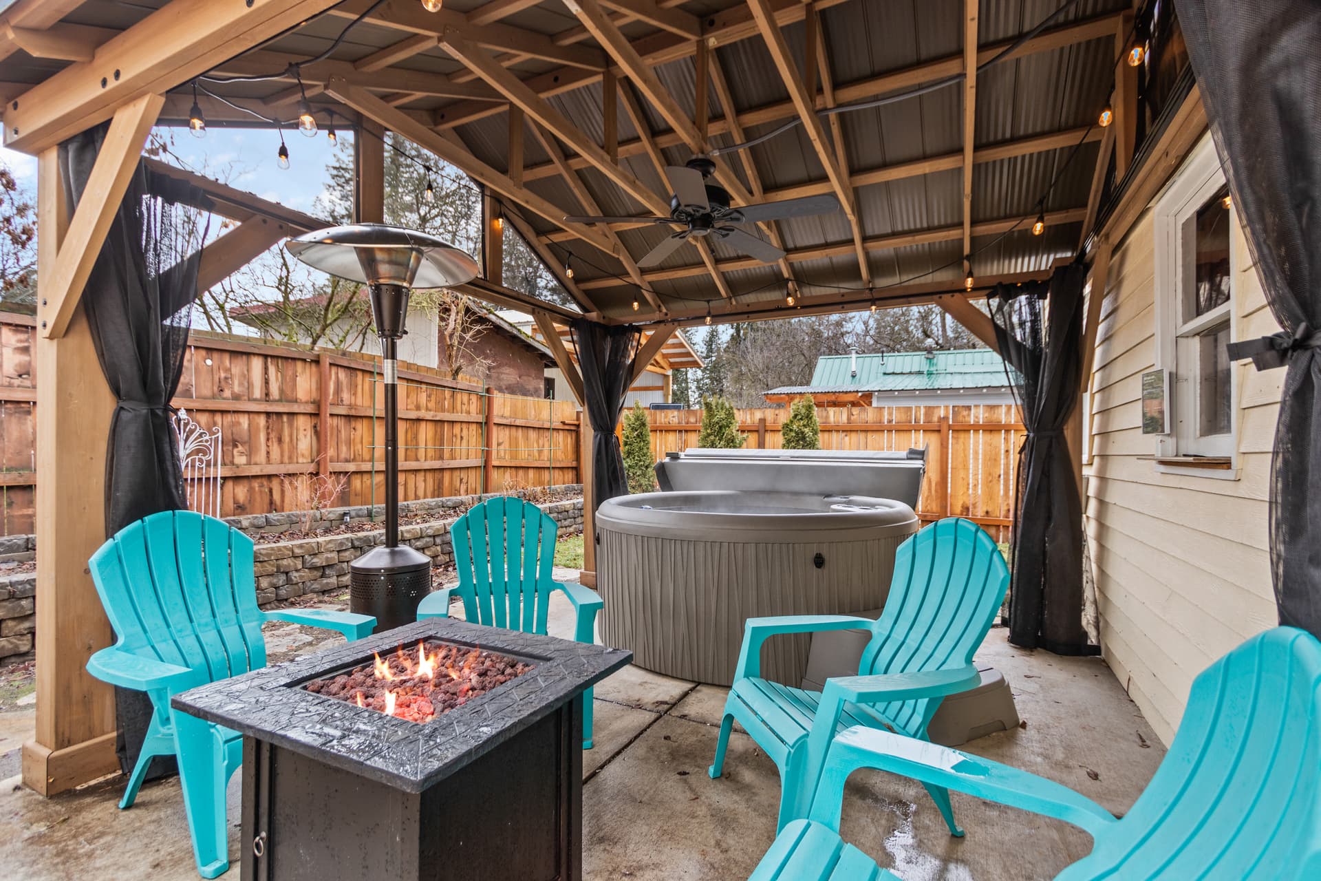 Cottage On The Corner - Image 4