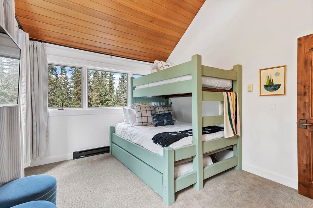 Peak Eight Mountain Escape - Image 21