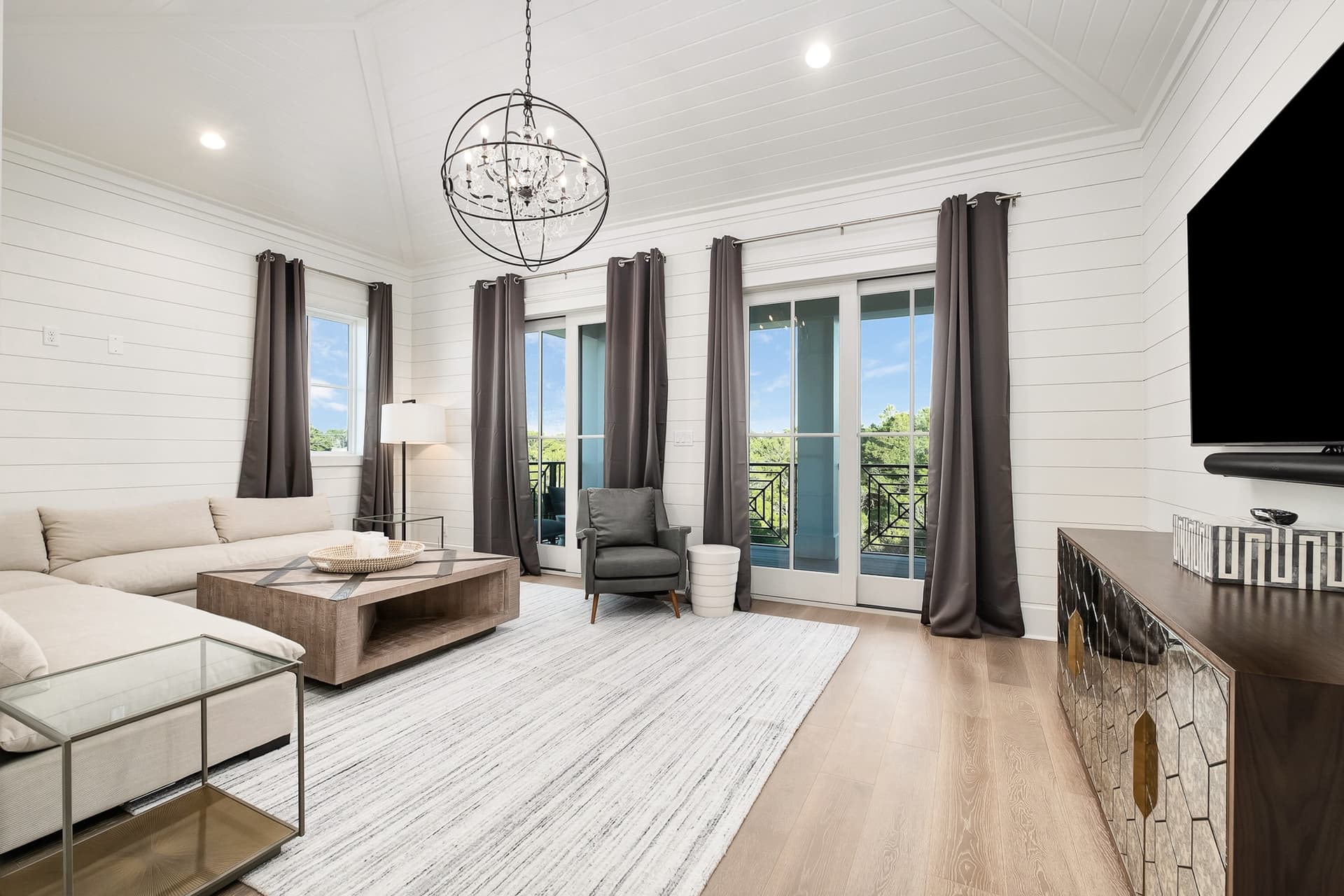 Emerald Palms - Image 29