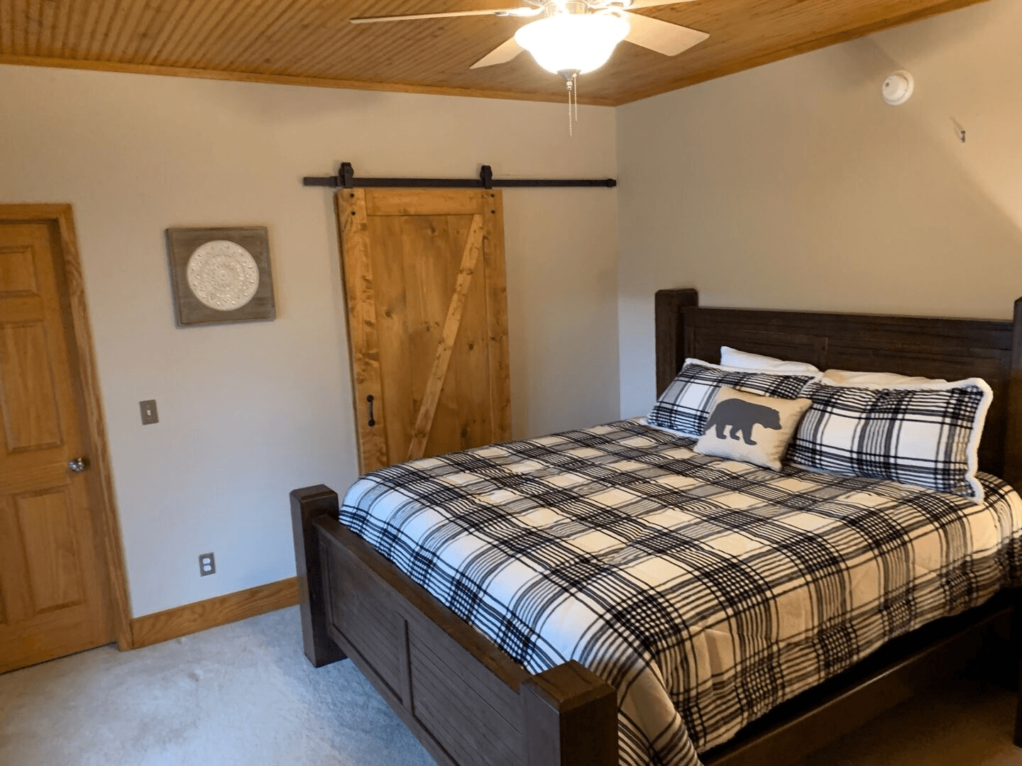 Lazy Bear Inn - Image 7