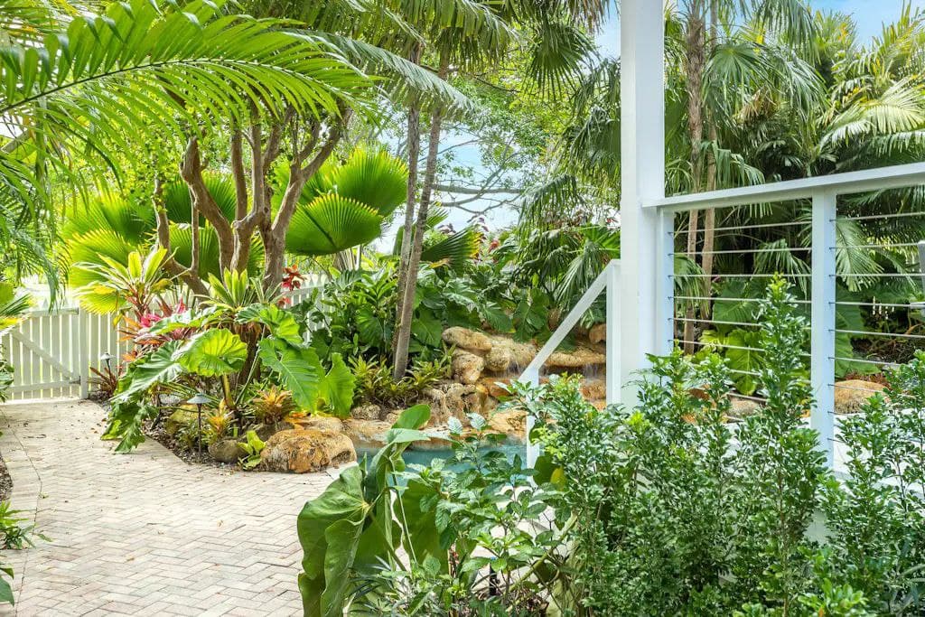 Tropical Retreat - Image 25