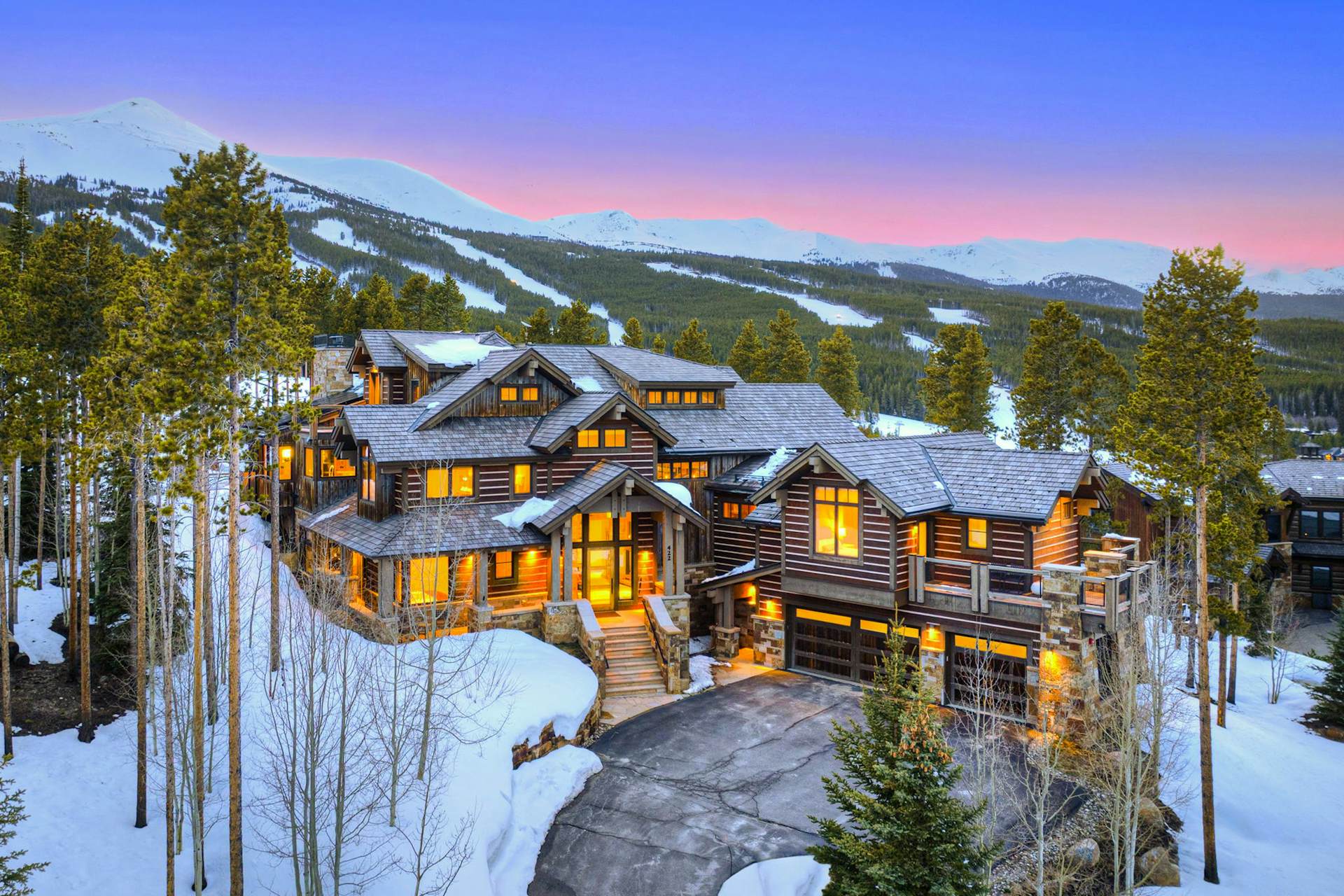 Skiers Palace - Image 1