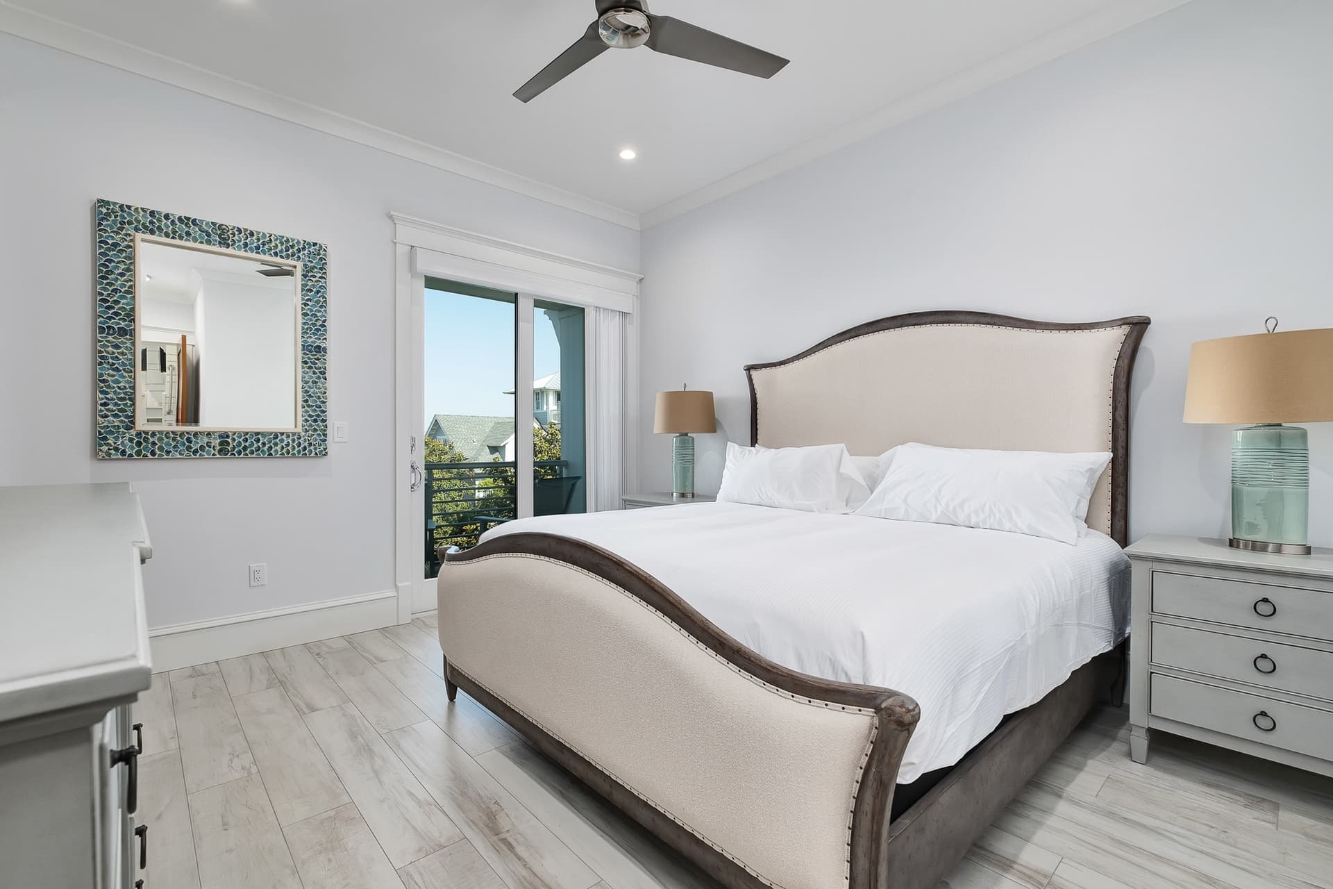 Social Manor - Image 18