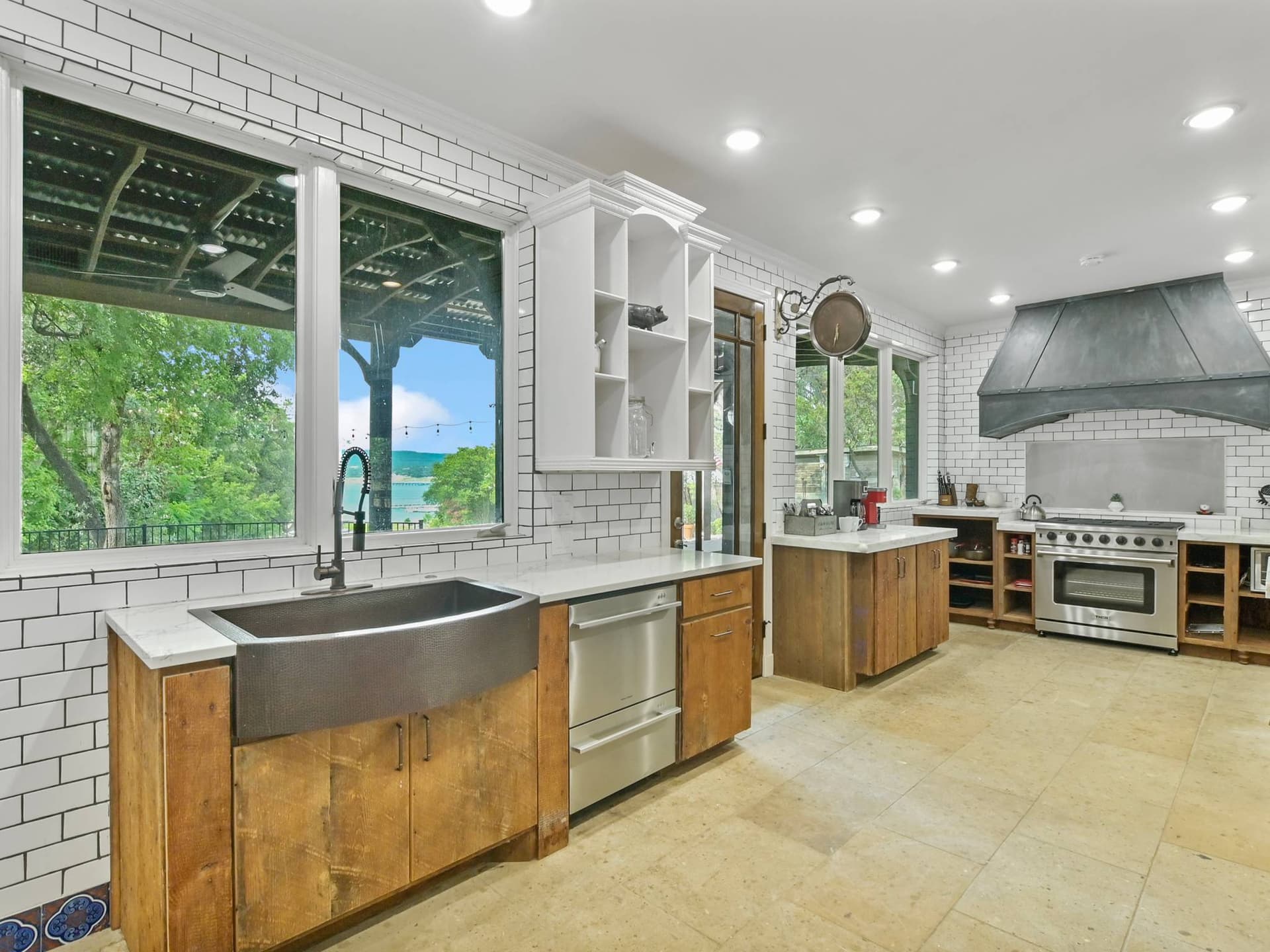 Escape on Lake Travis - Image 27