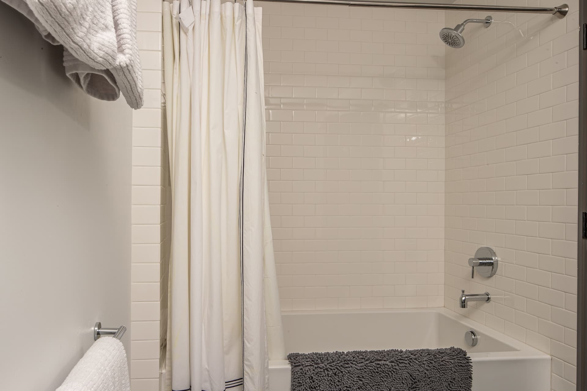 Lake Cabin #20 - Image 27