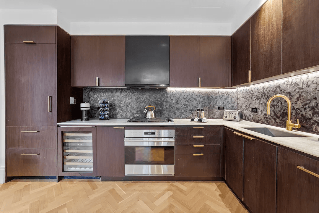 Clinton Home - Image 10