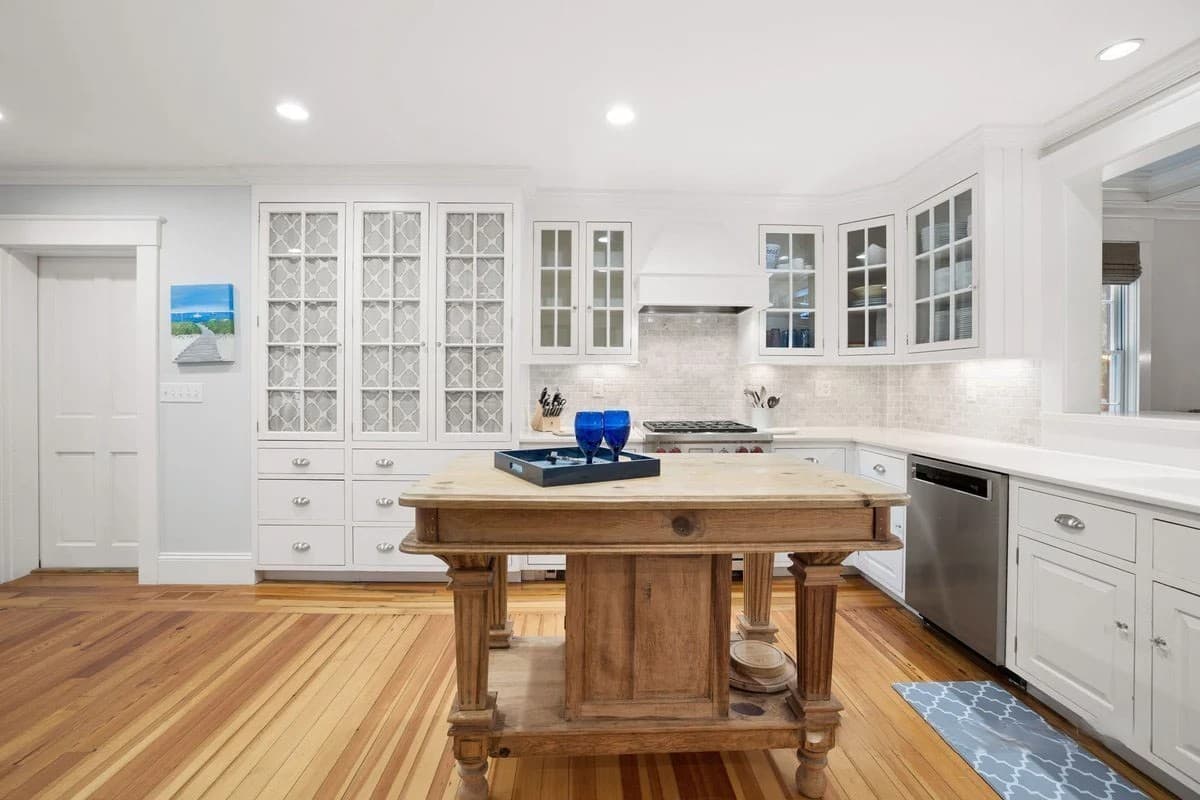 Center Of It All Estate - Image 5