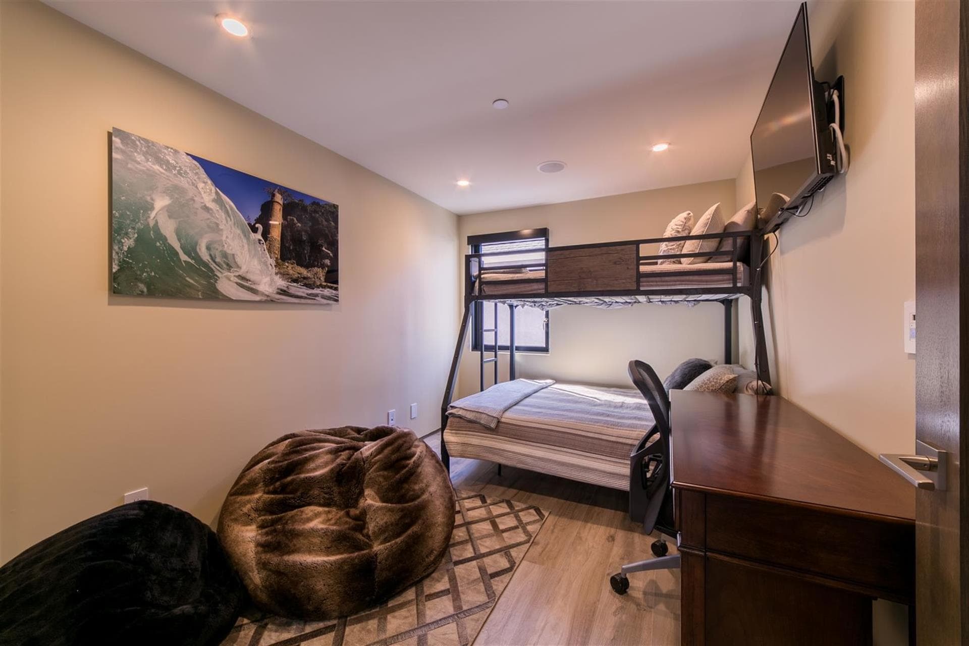 Bay Escape - Image 24