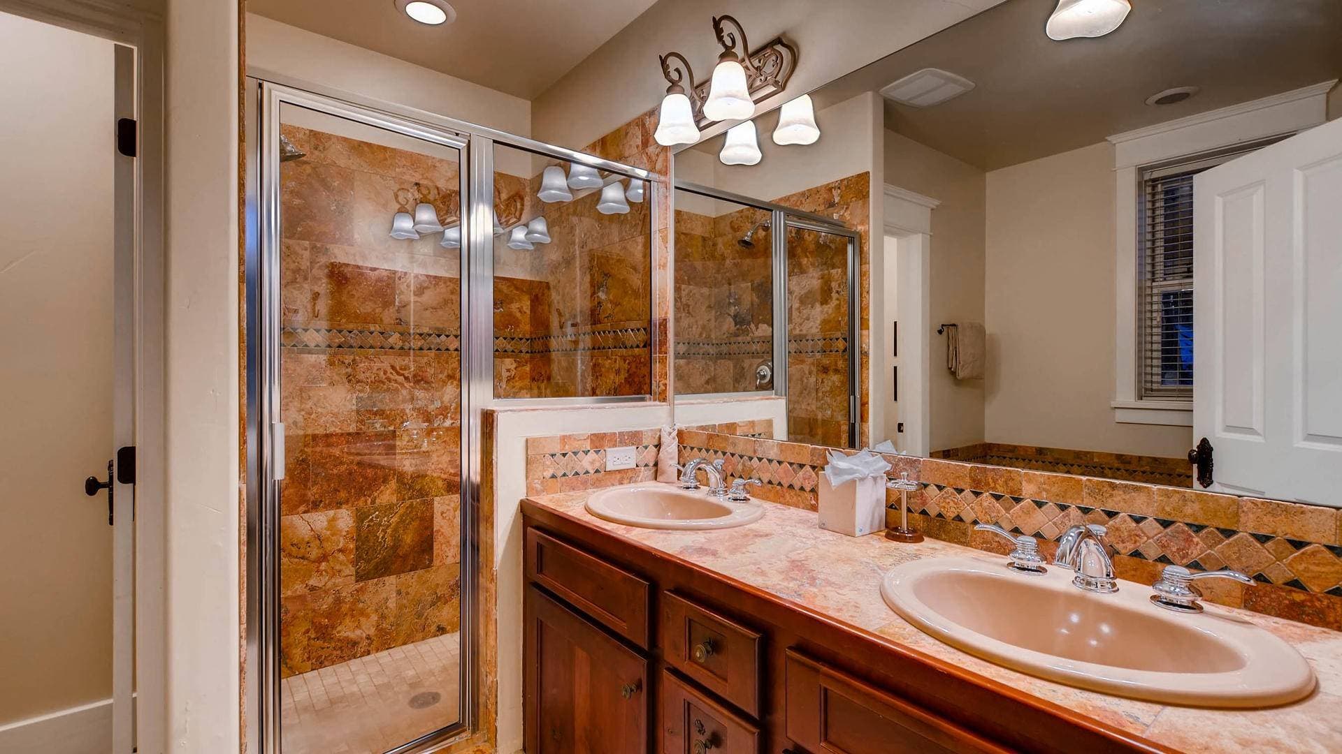 Victorian Home - Image 10